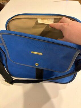 Vintage Samsonite Shoulder Carryon - Tag Made in Taiwan (Republic of China)